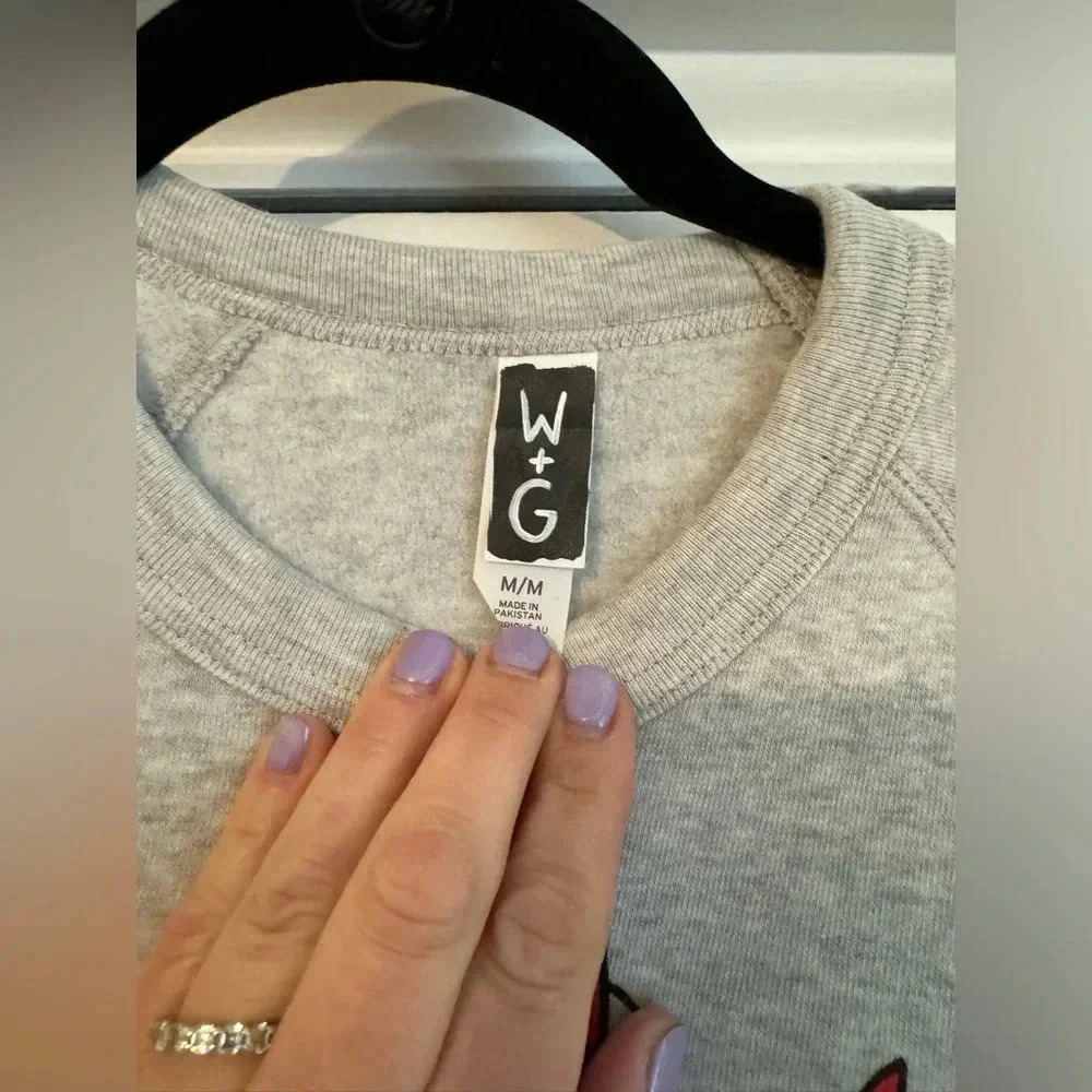 NWOT Wren&Glory Heart/Art Painted Crewneck. (15) - Picture 4 of 7